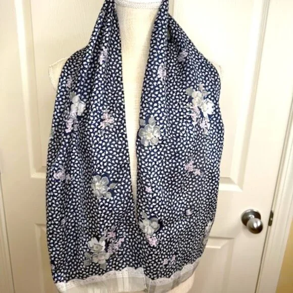 Beautiful Patterned Silk Scarf - Picture 3 of 6